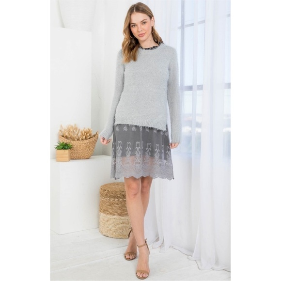 Ryu Dresses & Skirts - Ryu: LIGHT GRAY LACE ROUND NECK PAISLEY DRESS NWT S/M